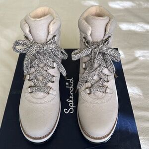 NEW in box Splendid off-white leather booties, size 9